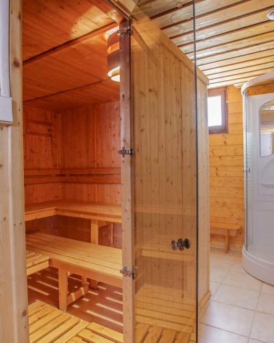 Quoi de mieux qu'un bon sauna après le ski ? Au chalet Le Bellevue c'est possible !